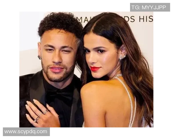 足球巨星深情宠爱女儿的温馨故事与父爱背后的独特情感解析